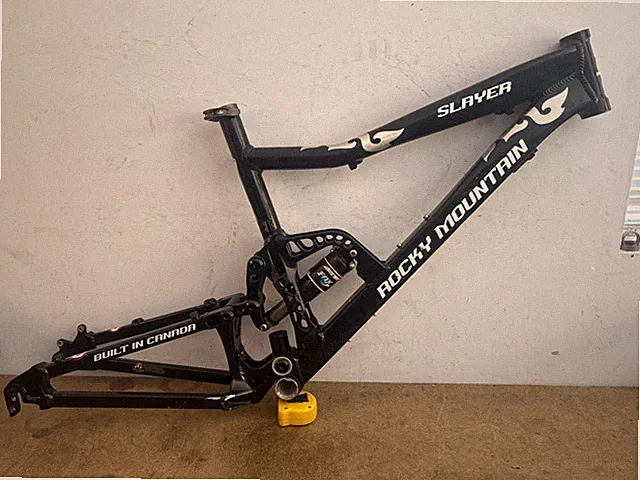 Rocky Mountain Slayer 19” Mountain Bike Frame 26” Wheels Fox RP3