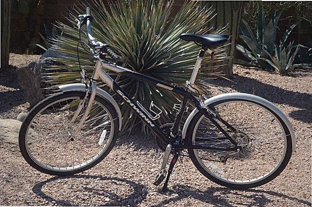Schwinn Sierra w/ fenders 21-speed smooth city/ country/ touring/ commuter ride!