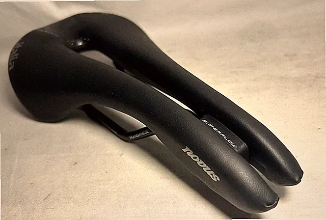 Selle Italia Novus SuperFlow Endurance Saddle road mountain race bike xc small